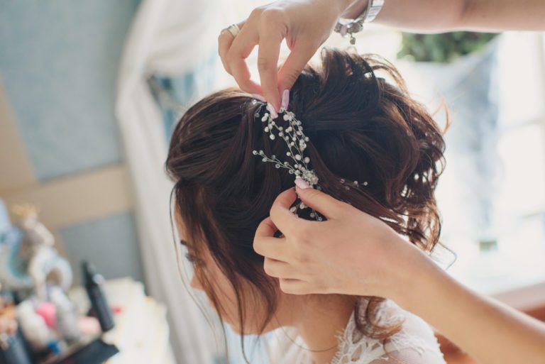 Styling für die Braut, Hairstyling und Make up