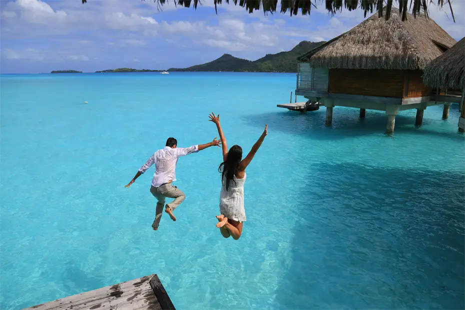Rein ins Glück! Happiness Jump auf Bora Bora