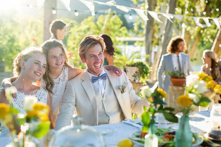 Der Hochsommer bietet sich für Outdoor-Hochzeiten an