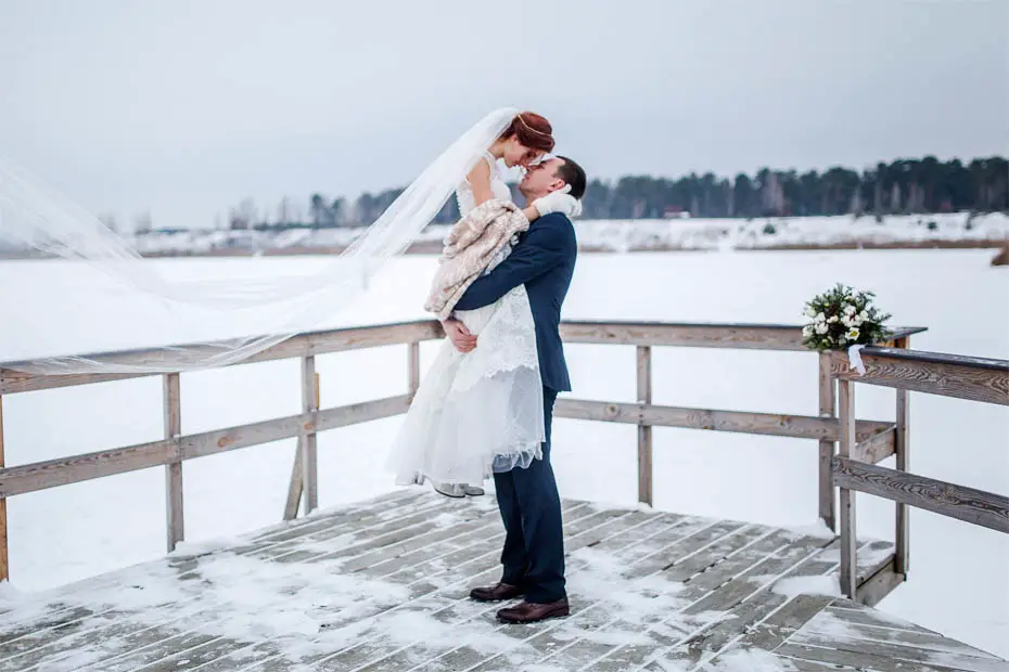 Hochzeit in verschneiter Landschaft