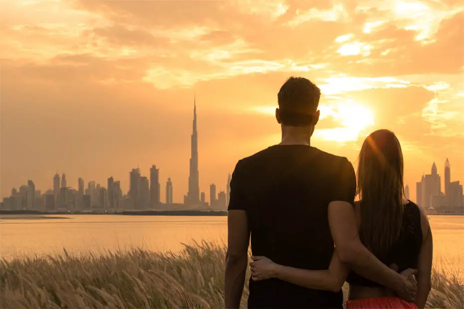 Flitterwochen mit Blick auf die Skyline in Dubai